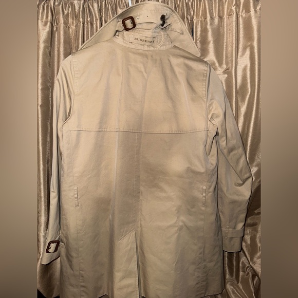 ❌SOLD❌ Burberry Trench Coat - Picture 4 of 16